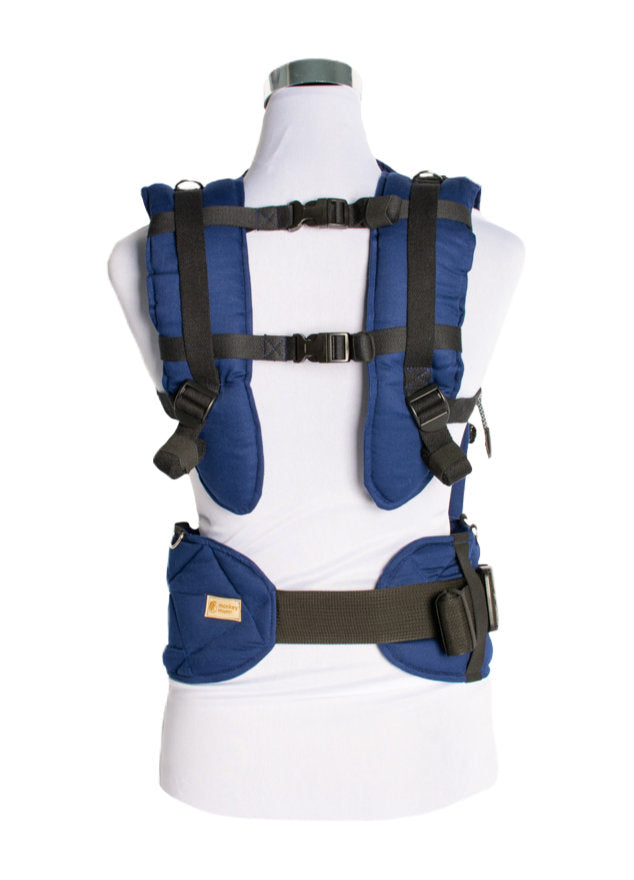 Monkey Mum® Ergonomické rostoucí nosítko Carrie - Námořnická modř