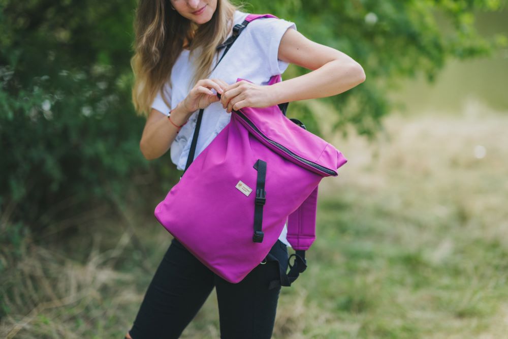 Monkey Mum® Integrovaný softshellový batoh k nosítku Carrie - Šťavnatá malina