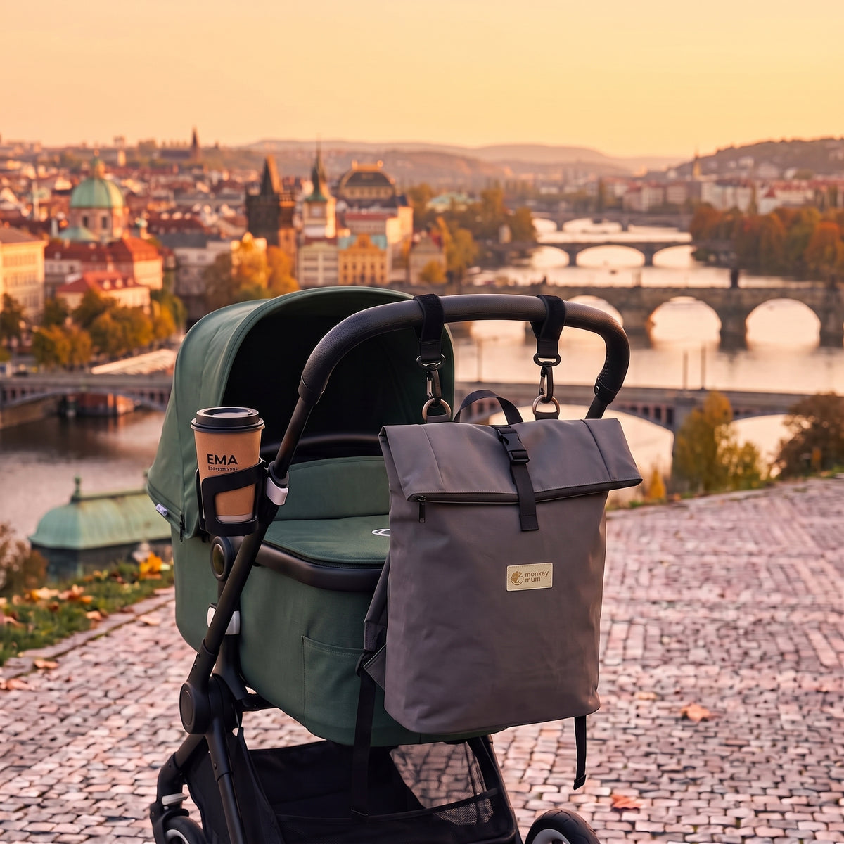 Monkey Mum® Softshellový batoh na kočárek – Tajuplný výlet