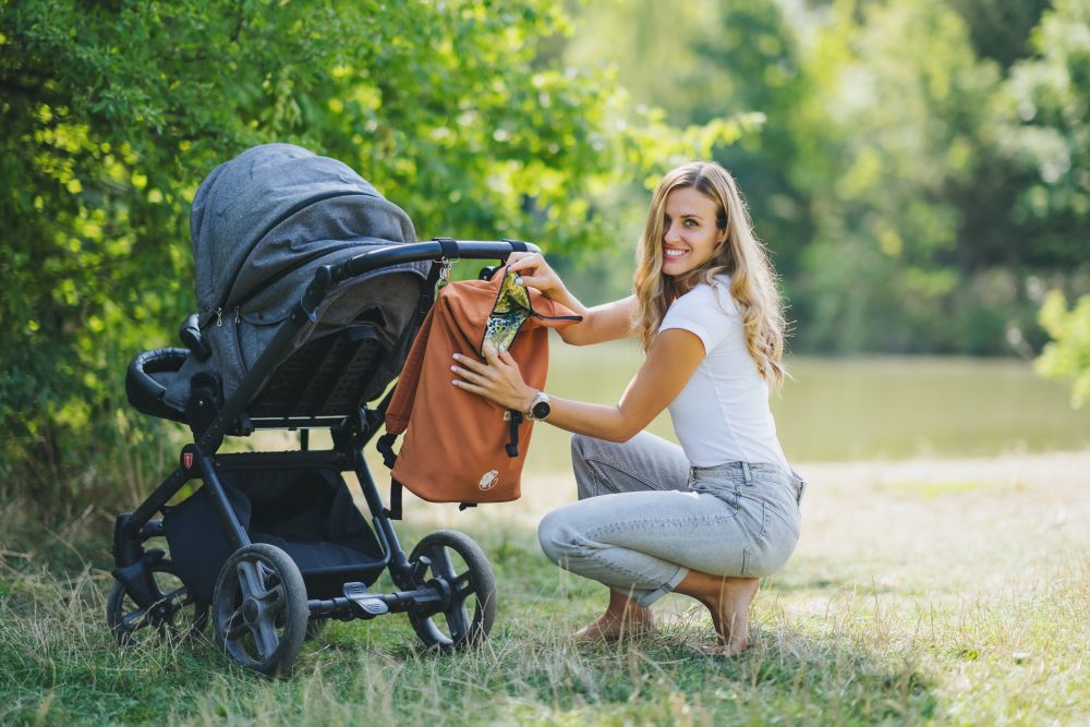 Monkey Mum® Integrovaný softshellový batoh k nosítku Carrie - Noční obloha