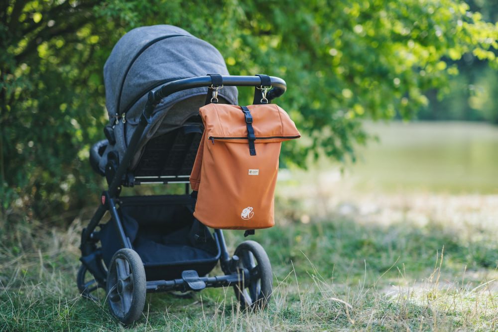 Monkey Mum® Integrovaný softshellový batoh k nosítku Carrie - Tajuplný výlet