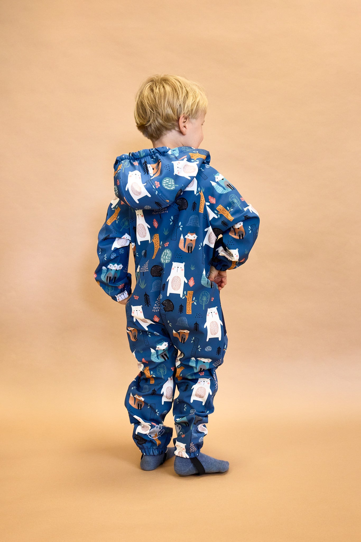 Monkey Mum® Dětská zimní softshellová kombinéza s beránkem - Pohádkový večerníček s medvědem - vel. 98/104, 110/116